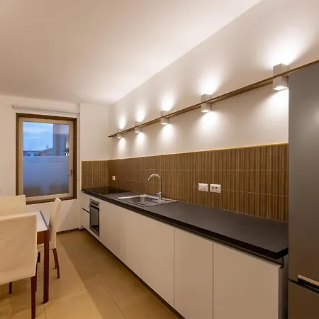 Newly Renovated 13a Appartamento