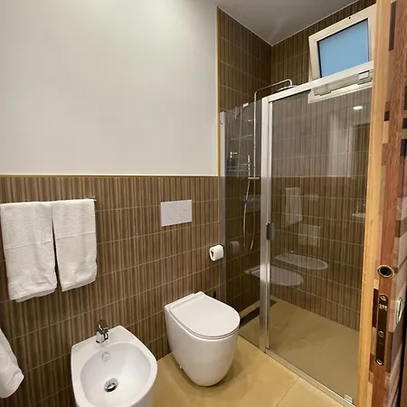 Newly Renovated 13a *